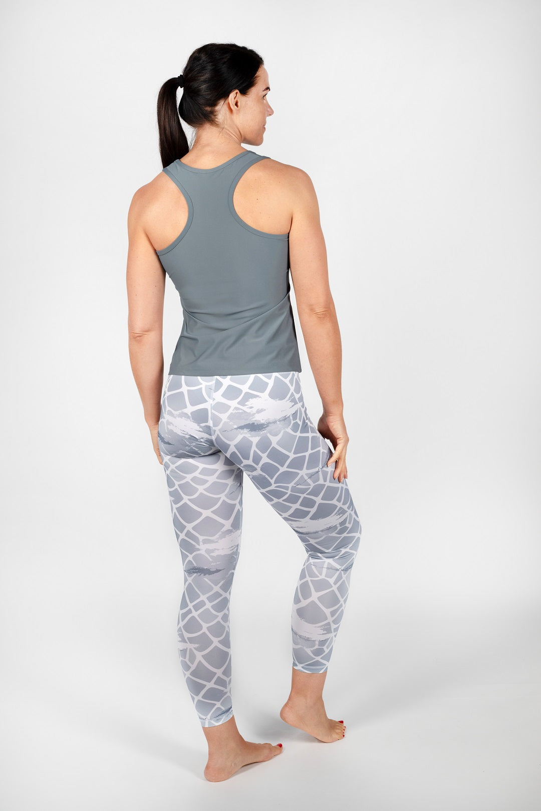 Blurred Design 7/8 Leggings und graues Tank Top von anmila sportswear – Rückansicht