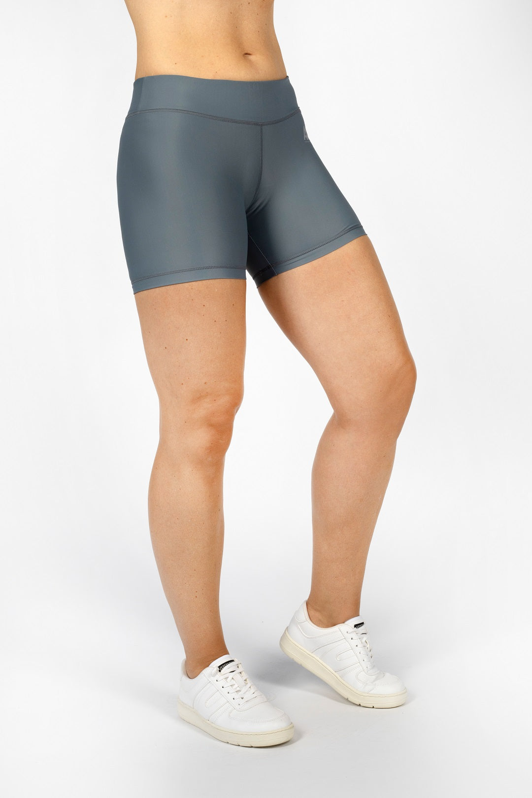 Graue kurze Leggings von anmila sportswear – Vorderansicht