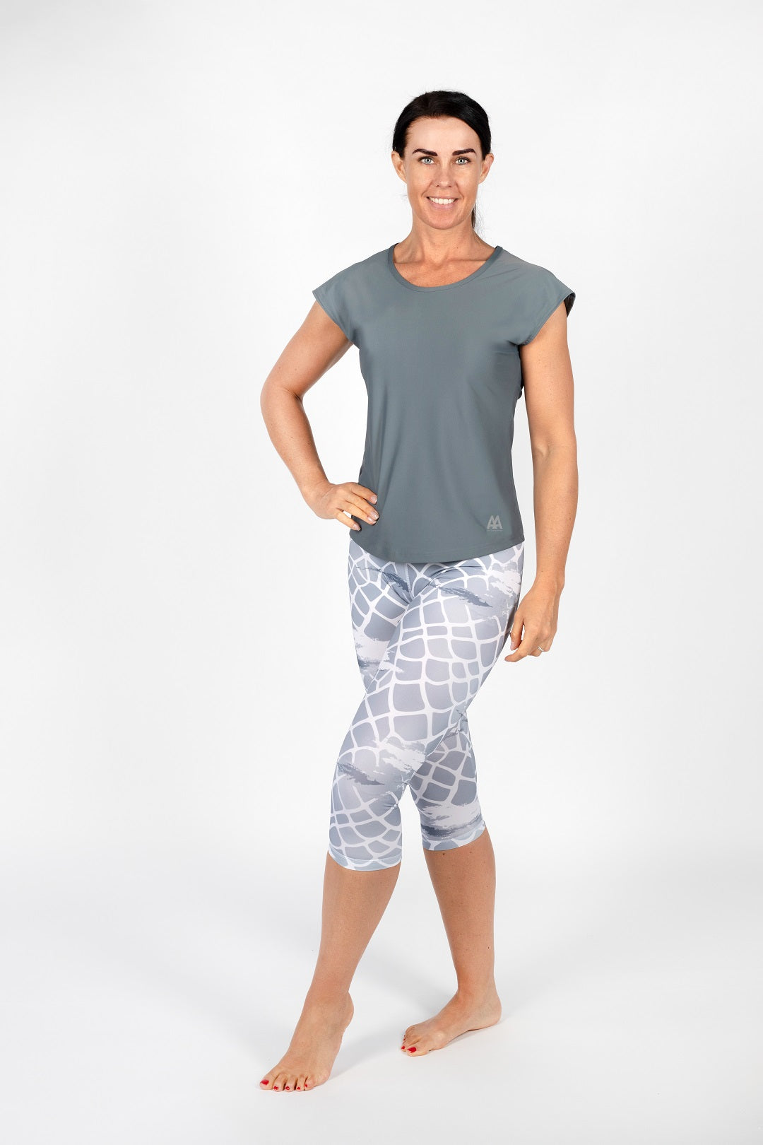 Blurred Design 3/4 Leggings und graues TShirt von anmila sportswear – Vorderansicht