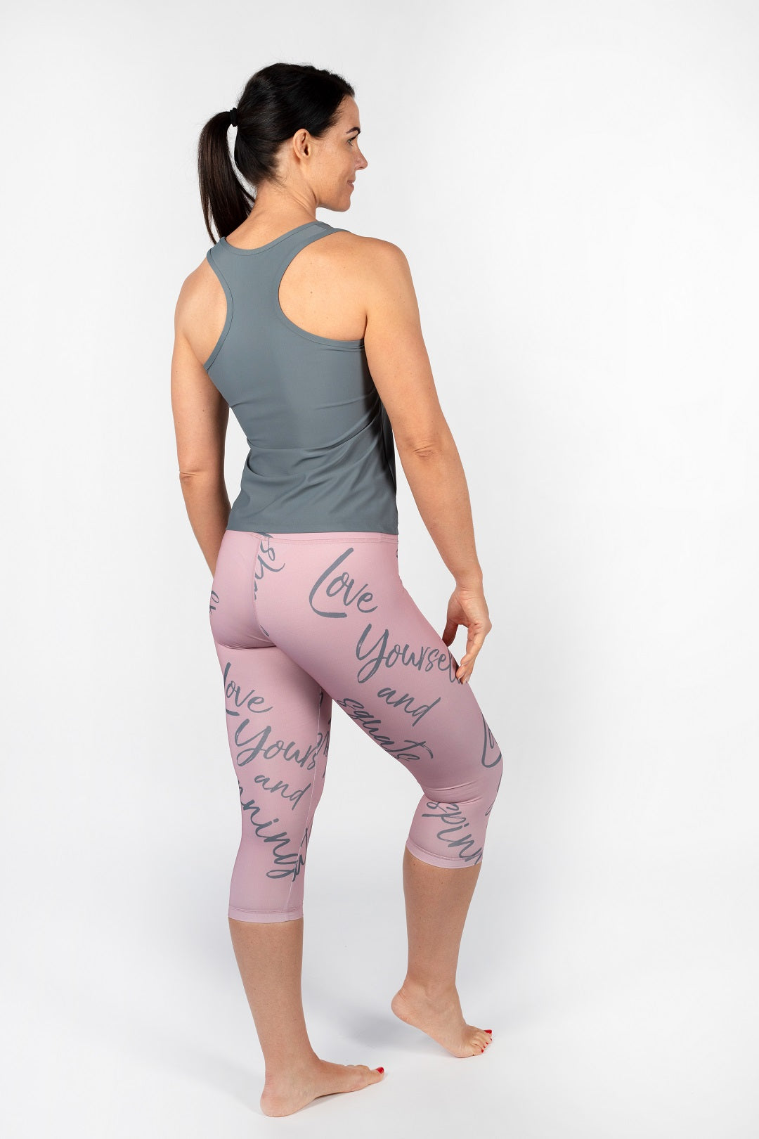 Brushstroke Design 3/4 Leggings und graues Tank Top von anmila sportswear – Rückansicht