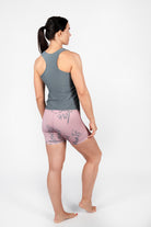 Brushstroke Design kurze Leggings von anmila sportswear – Rückansicht